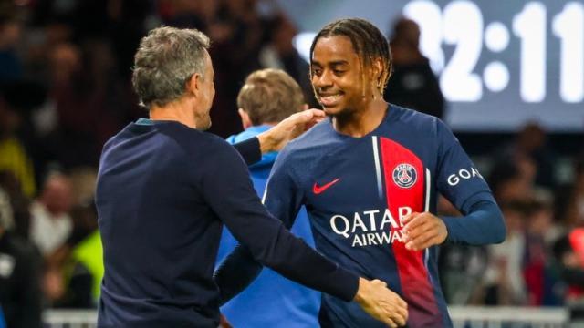 九游体育-21岁巴尔科拉成为巴黎新宠，姆巴佩也给他让路？