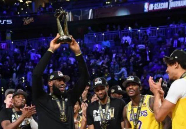 九游体育登录入口-赛季半程开香槟的湖人 正向附加赛区域迅猛坠落