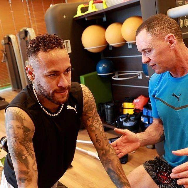 回巴西养伤 新年期间拄拐杖狂欢3天 内马尔挨批！