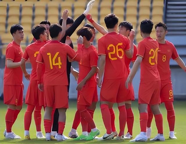 九游体育-王钰栋斩获2025年中国金童奖 国足年轻一代很有希望