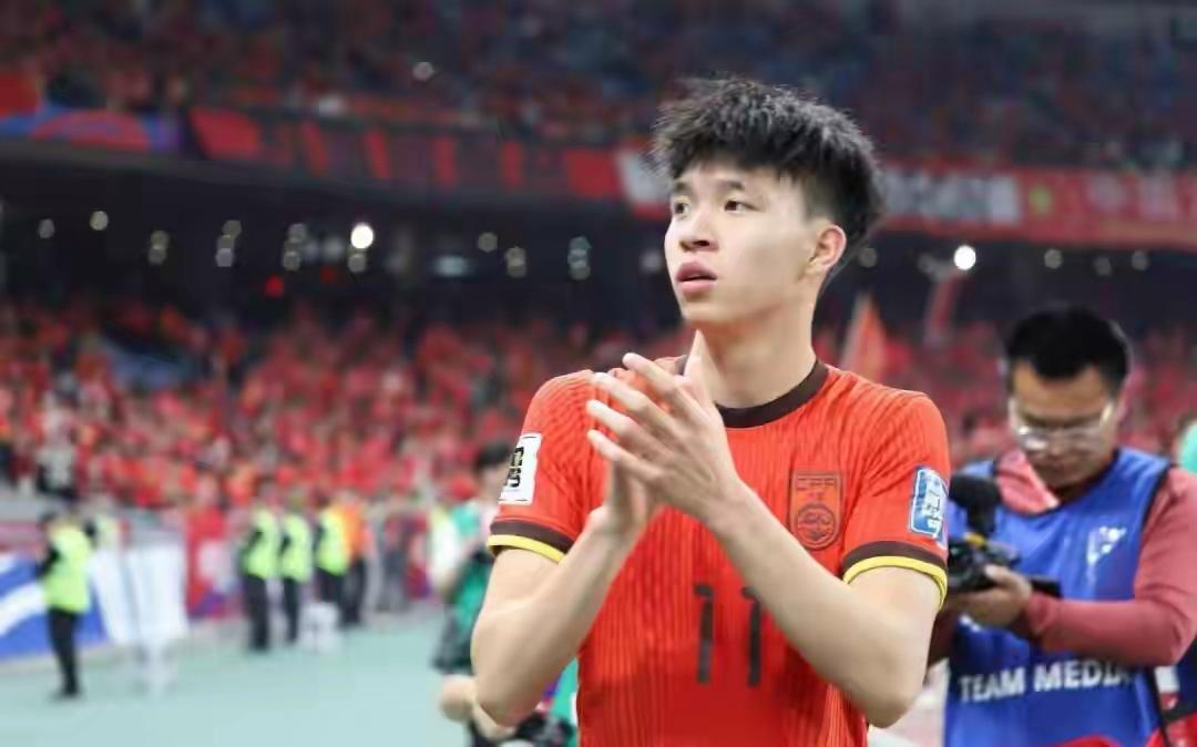 九游体育-王钰栋斩获2025年中国金童奖 国足年轻一代很有希望