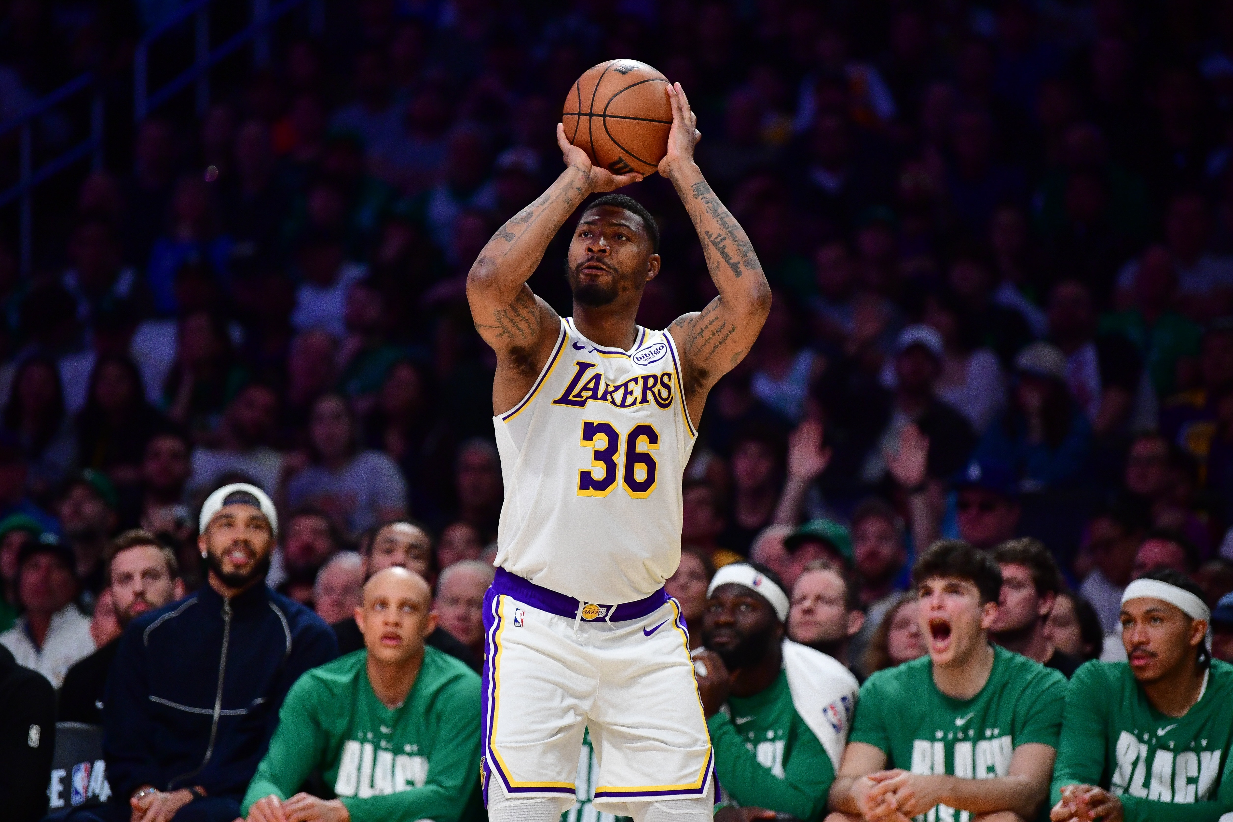 九游体育官方入口-你就说香不香！斯玛特赛季正负值湖人最高 三分不稳仍是防守灵魂