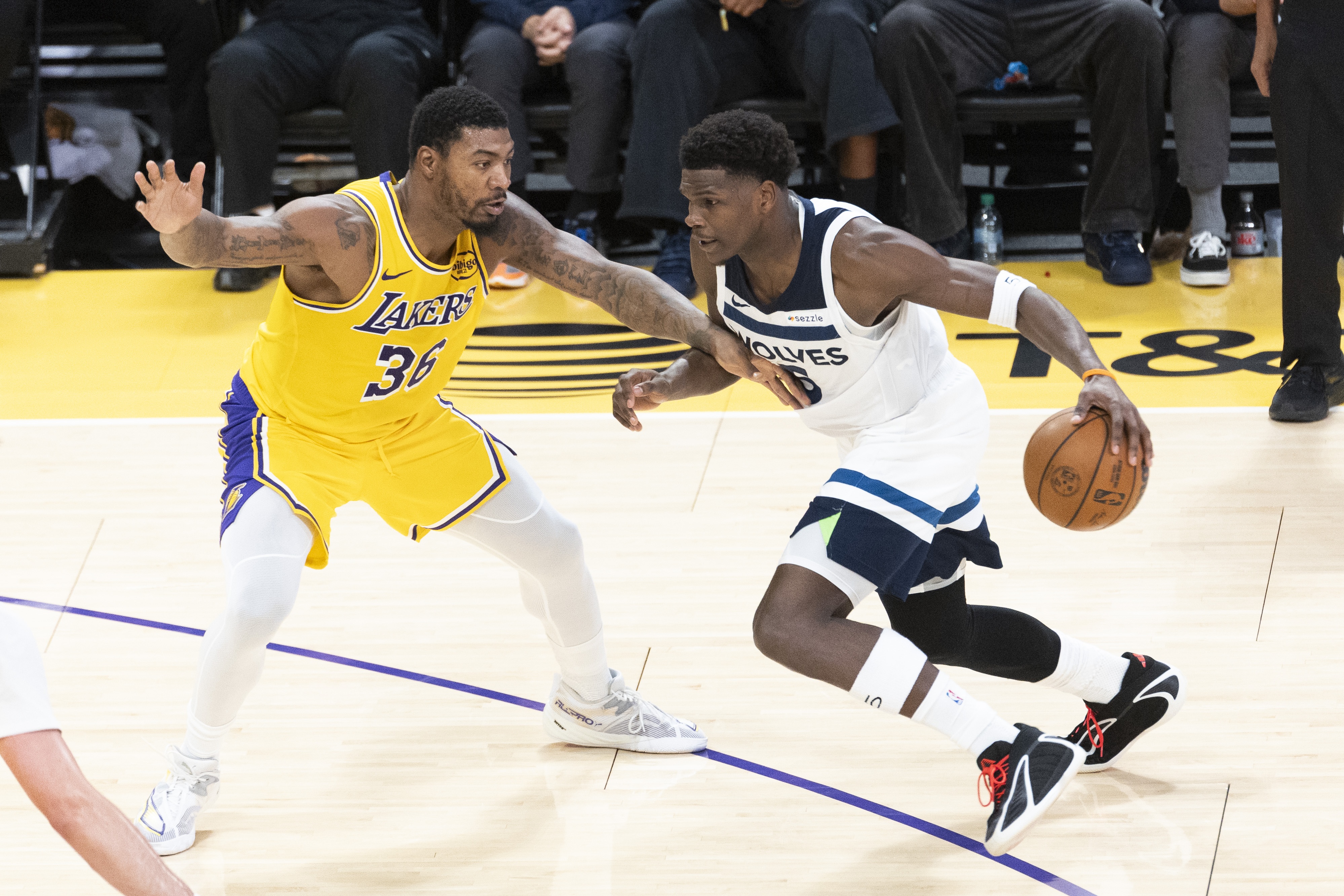 九游体育官方入口-你就说香不香！斯玛特赛季正负值湖人最高 三分不稳仍是防守灵魂