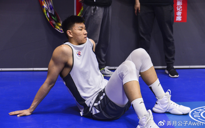 九游体育登录入口-连续7场被弃用！拿600万带薪看球，球迷：中国最成功的打工人|范子铭|许利民|北京队|北京|浙江队_新浪体育_新浪新闻