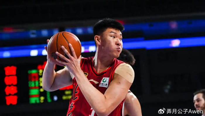 九游体育登录入口-连续7场被弃用！拿600万带薪看球，球迷：中国最成功的打工人|范子铭|许利民|北京队|北京|浙江队_新浪体育_新浪新闻